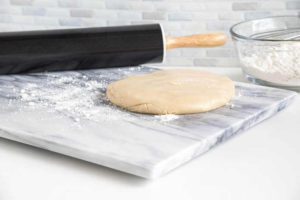 The cool and smooth surface together with its natural non-stick properties are ideal for rolling or kneading dough. Also suitable for cookies and other pastries.