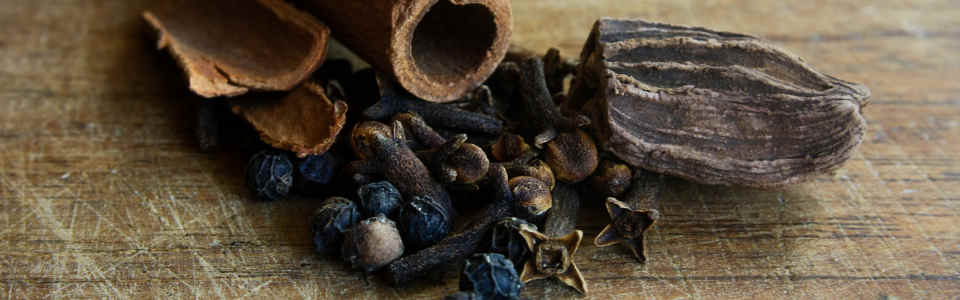 Indian spices used to make garam masala