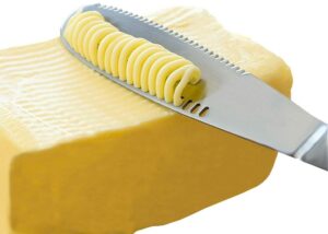 Spread hard butter with ease - the small slotted holes is designed to curl hard butter