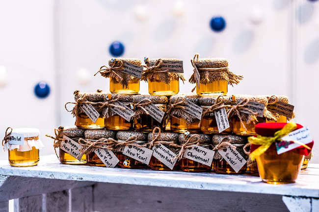 Herb infused honey, a sweet gift, yet healthy for your friends. 